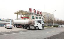 甘肃物流公司订购的38吨大型鲜奶运输车发车现场